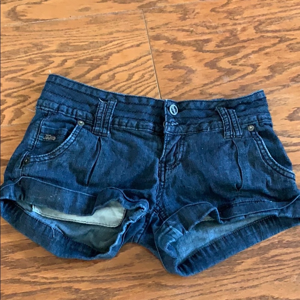 Shorts - Picture 2 of 3